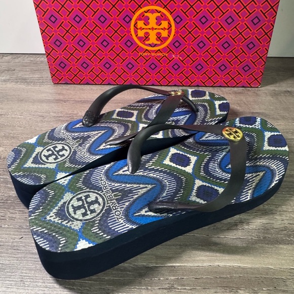 Tory Burch Geometric Flip Flops size 8.5-9 - Picture 5 of 9